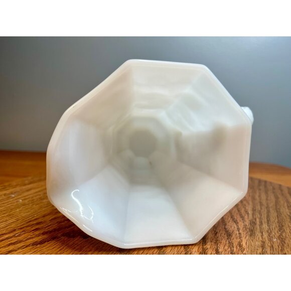 Vintage Anchor Hocking Harvest Grape Milk Glass White Pitcher - Picture 9 of 10